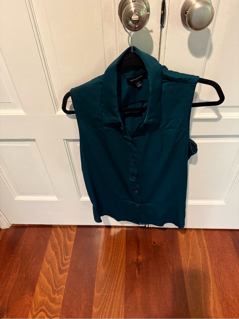 Brand new never worn Banana Republic Teal Sleeveless Button-Front Blouse